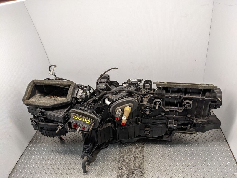 2015-2019 Chevrolet Silverado 2500 HVAC Climate Heater Blower Housing Bo 1184850