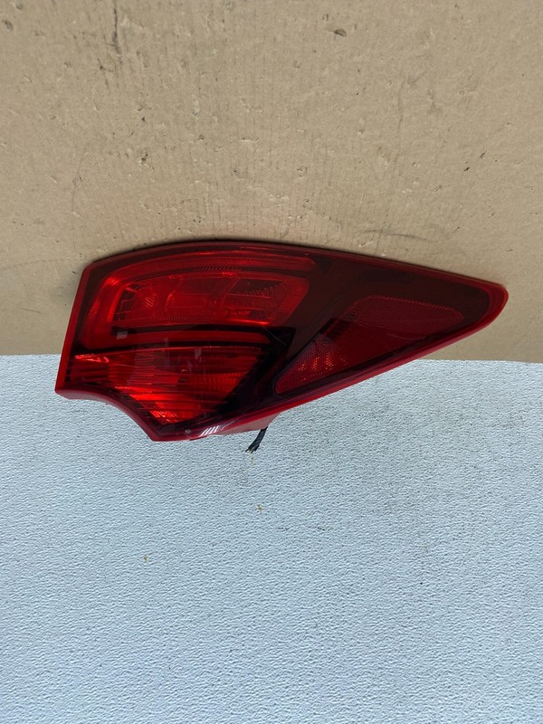 2017 - 2018 Hyundai Santa Fe Right Passenger RH Side Tail Light AD7663 DW
