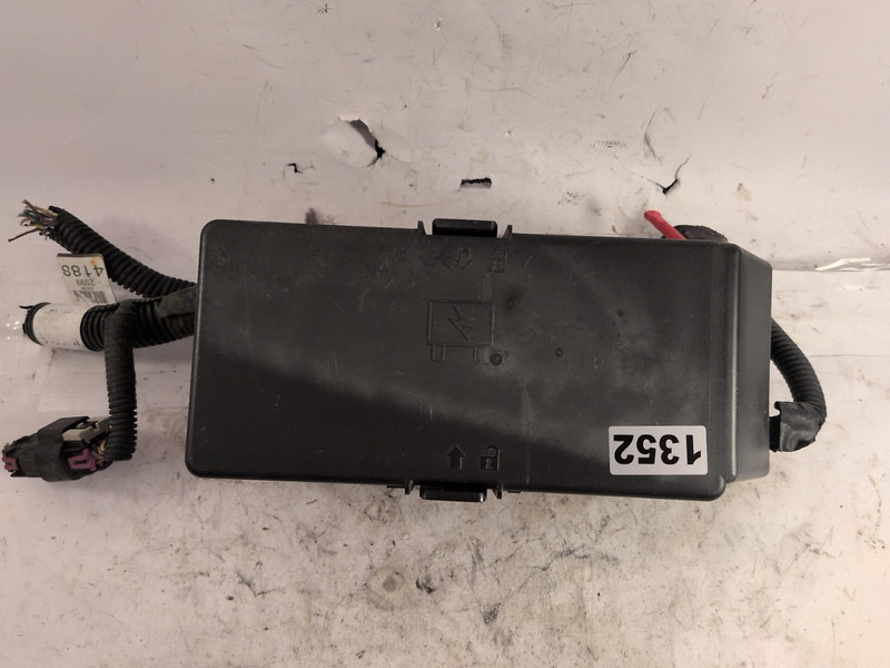 2010 CHEVROLET MALIBU 2.4 ENGINE FUSE RELAY BOX COMPARTMENT OEM