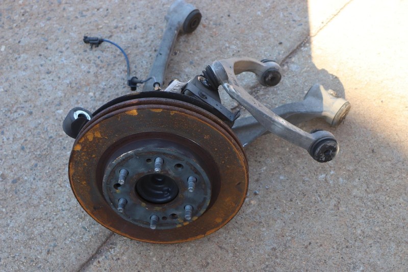 2015-2016 CADILLAC ESCALADE RWD FRONT LEFT SPINDLE KNUCKLE HUB CONTROL ARMS OEM