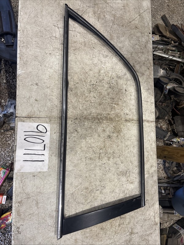 2006 - 2011 CADILLAC DTS REAR RIGHTDOOR WINDOW EXTERIOR MOLDING GARNISH TRIM
