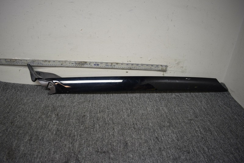 2017-2019 LAND ROVER VELAR FRONT LEFT SIDE WINDSHIELD MOLDING FACTORY OEM