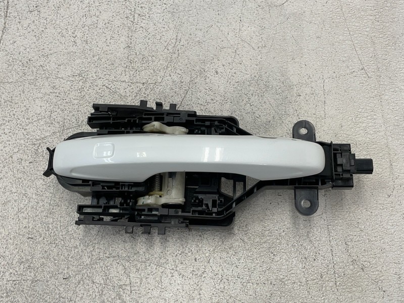 2018-2022 Volvo XC60 Rear Left Driver Exterior Door Handle White 1603 OEM