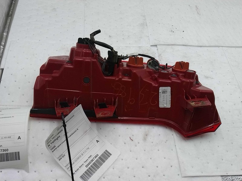 2021 KIA TELLURIDE Right Tail Light Assembly - Used, White, 44000 Miles