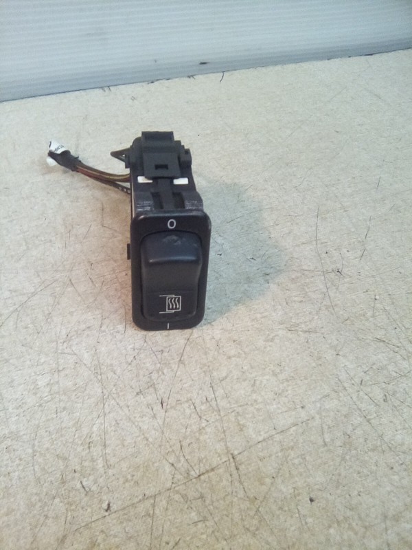 2006 Peterbilt 378 Mirror Defrost Switch W/ Connector