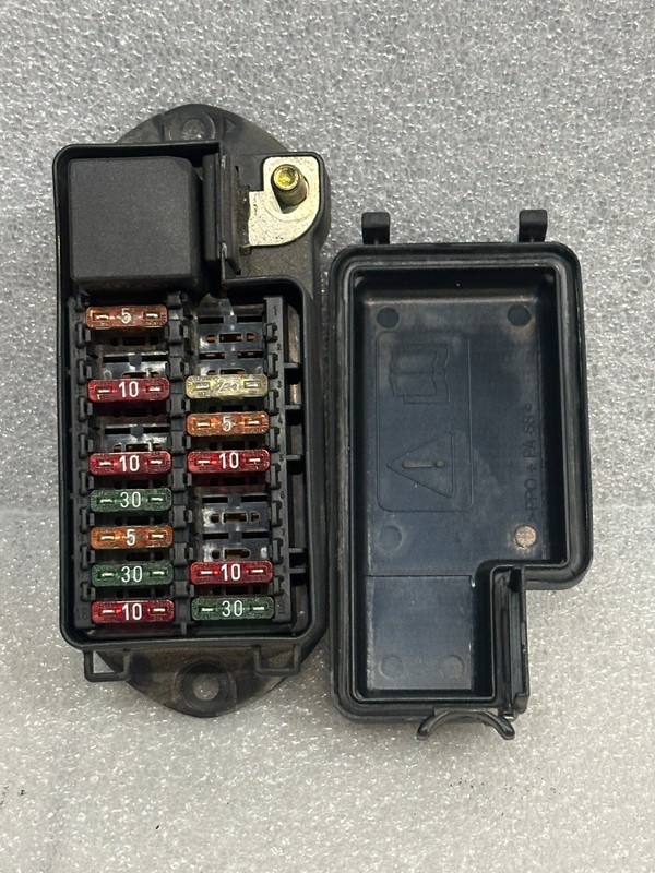 97-03 Jaguar XK8 XKR X100 Fuse Relay Junction Box 18 Way LJE2800BA OEM