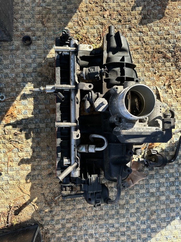 TT BEETLE A3 TIGUAN PASSAT JETTA CC EOS GTI TURBO INTAKEMANIFOLD & FUEL RAIL