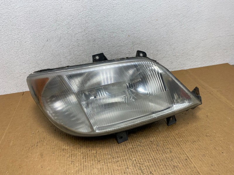 2005 to 2006 Mercedes Sprinter Right Passenger Headlight Halogen Oem AE1607 DG