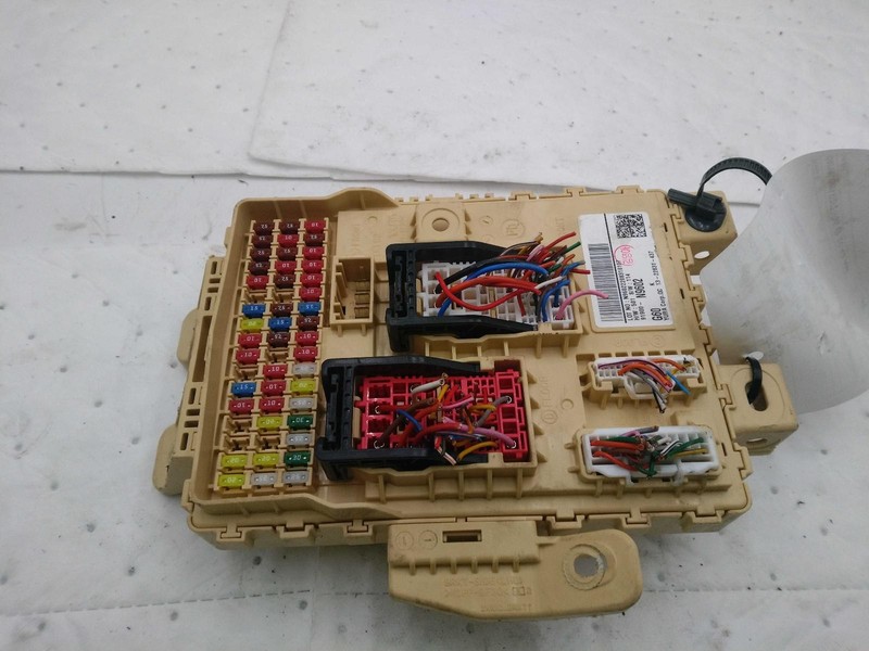 Used Body Control Module fits: 2023 Hyundai Tucson Body Control BCM RH dash US m