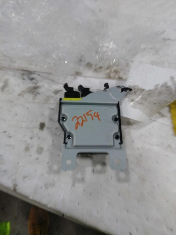Used Air Bag Module fits: 2021 Nissan Rogue Air Bag center console ID 98820-6RF0