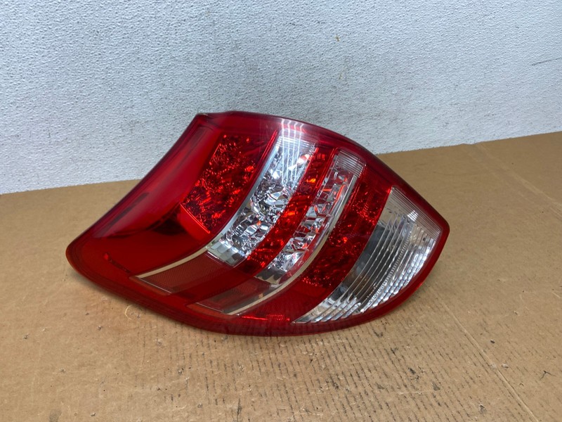 2009 to 2012 Toyota Rav4 Left Driver Lh Side Tail Light OEM AE0529 LK