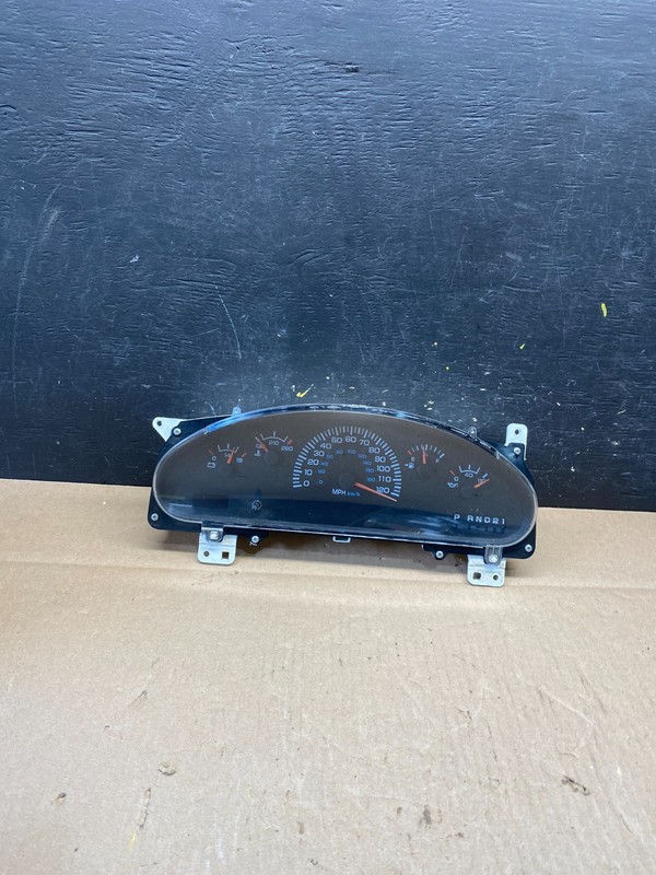 2006 Dodge Van Speedometer Cluster Gauge P56021000AI R2815 DG