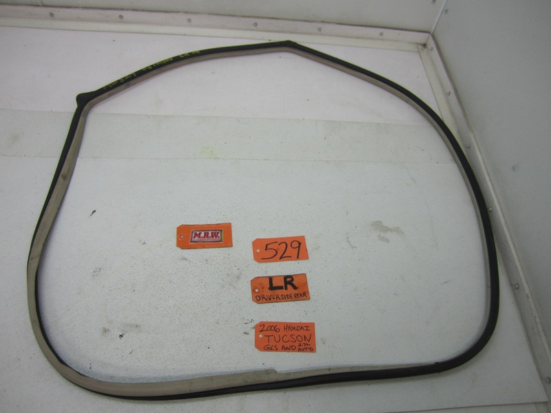 FITS 05-09 TUCSON LEFT DRIVER REAR DOOR RUBBER SEAL WEATHER STRIP BACK PANEL L