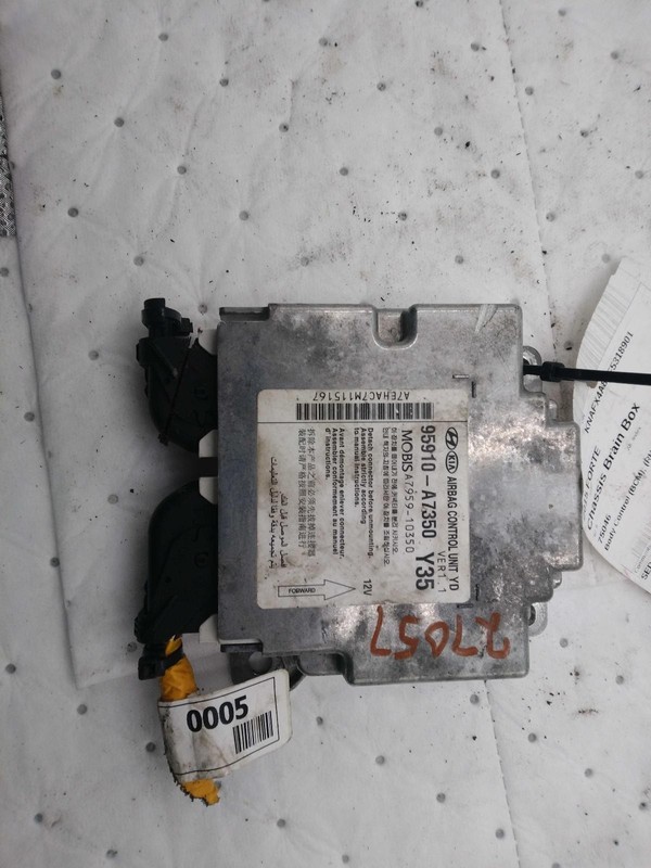 2015 KIA Forte Body Control Module OEM 95400A7600 Used 87K Miles Black