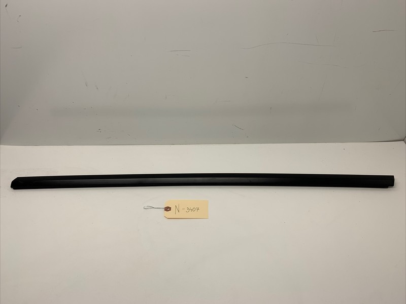 2020 - 2023 Tesla Model Y front left door belt molding oem 1621166-00-B 3407 U8