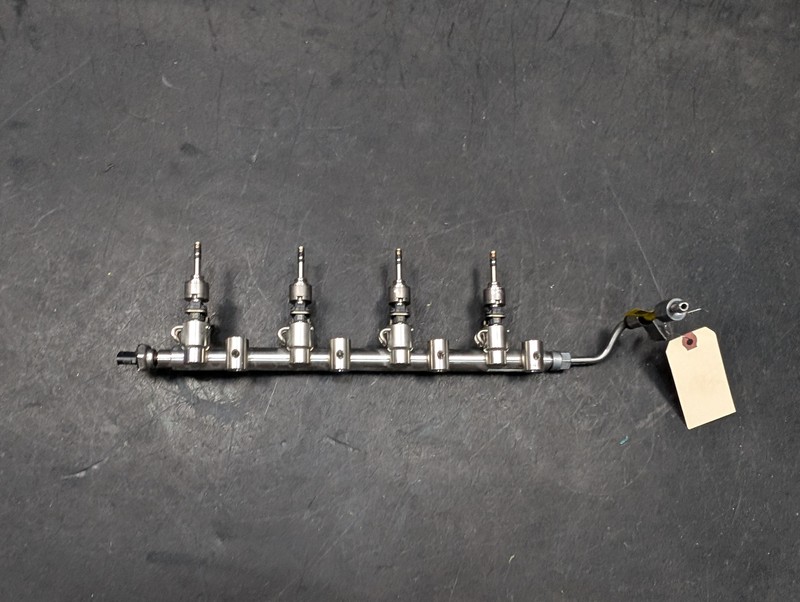 Fuel Rail w/ Injectors 2022 Buick Envision 55514762 2021 2023