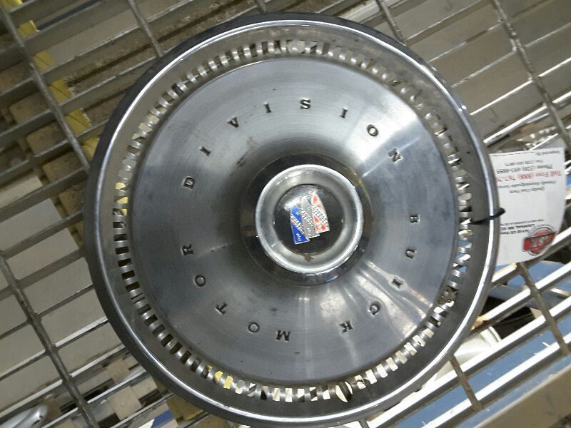 71 72 BUICK STATION WAGON WHEEL COVER MAG TYPE 92977