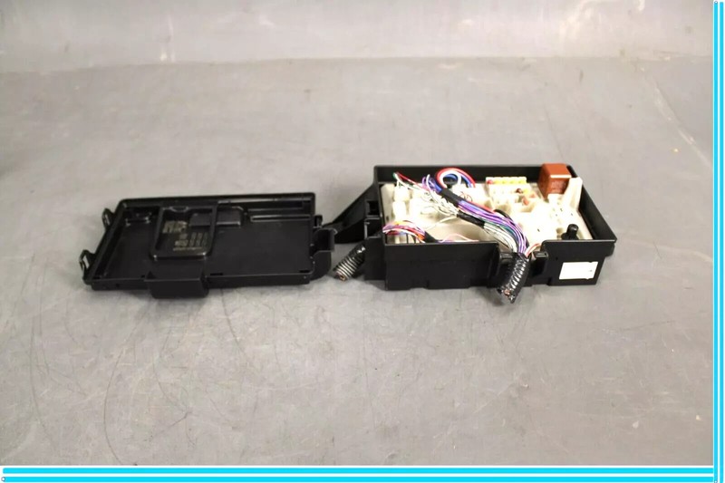 02-05 Lexus SC430 Z40 Rear Trunk Boot Luggage Room Fuse Relay Junction Box OEM