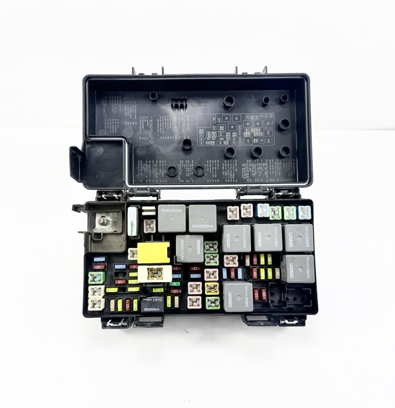 2009 Dodge Caravan Journey Fuse Box Control Module OEM 04692302AC RTE24A02F7