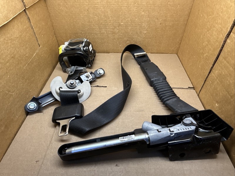 2014-2020 Nissan Pathfinder Front Left Driver Side Seat Belt Seatbelt Retractor