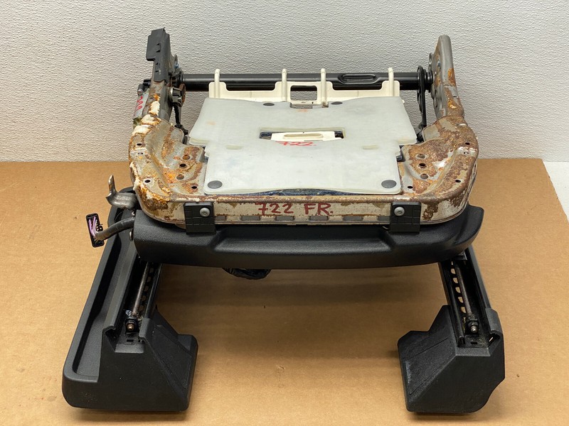 2015-2019 LINCOLN MKC FRONT RIGHT PASSENGER SIDE SEAT FRAME TRACK OEM LOT722