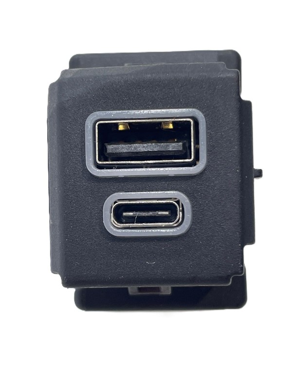 2017-2022 Jeep Compass Usb-c Power Accesory Outles& Usb Outlet 68381663AA OEM