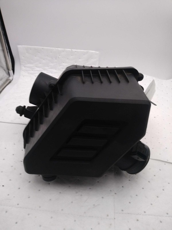 2013 GMC Terrain Air Cleaner Assembly OEM 22959811 Gold 121K Miles