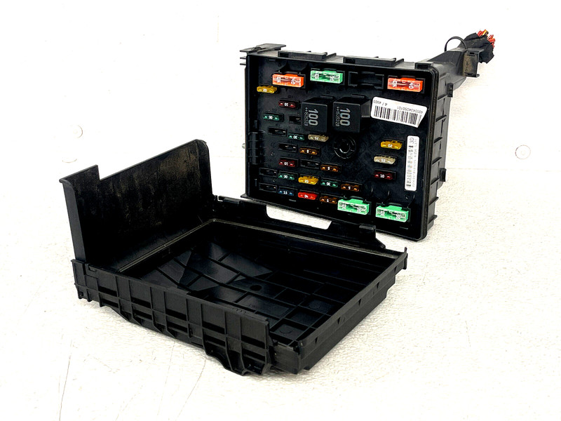⭐2015-2018 AUDI Q3 ENGINE FUSE RELAY BOX COMPARTMENT COVER LID ASSY OEM LOT2538