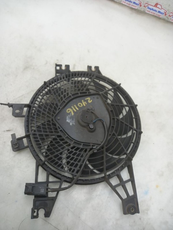 01 02 03 04 TOYOTA SEQUOIA RADIATOR FAN ASSEMBLY