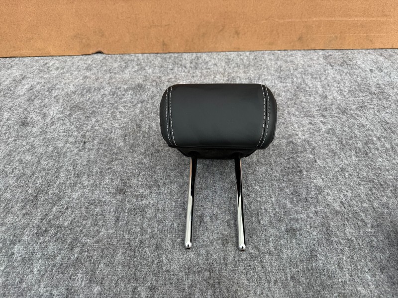 FORD MUSTANG MACH-E 2021-2025 OEM REAR SEAT CENTER HEADREST ASSEMBLY (BLACK)