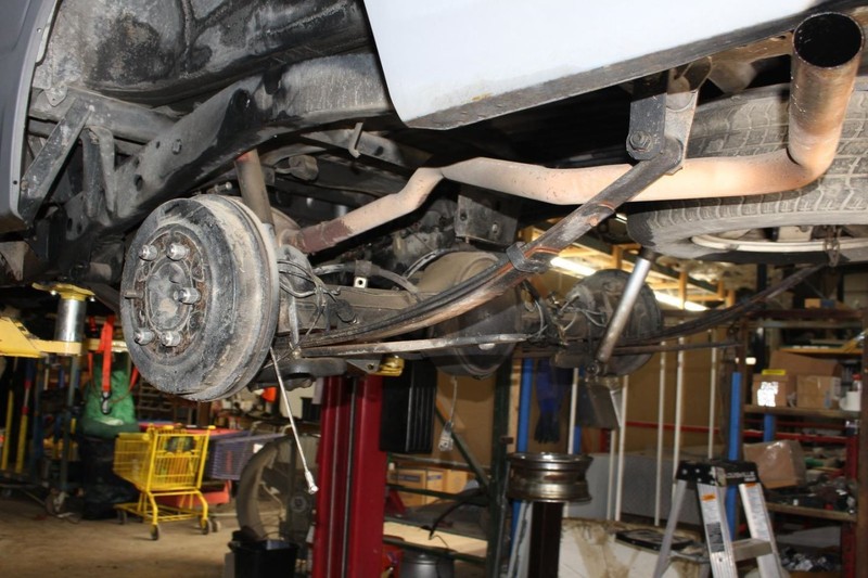 90-93 Mazda B-2600 2wd Rear Axle Assembly with 3.727 Gear Ratio