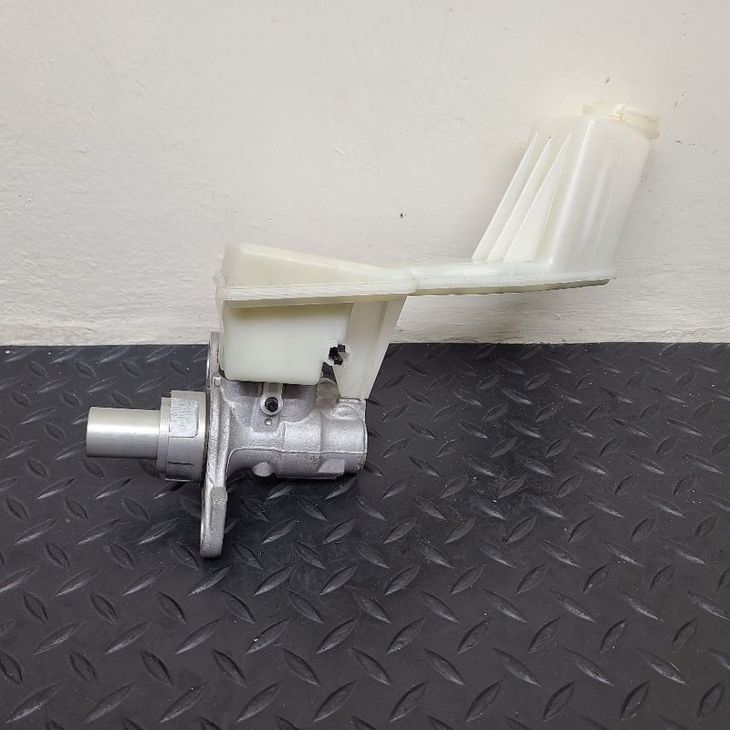 18-24 Chevrolet Traverse Brake Master Cylinder OEM 84644599