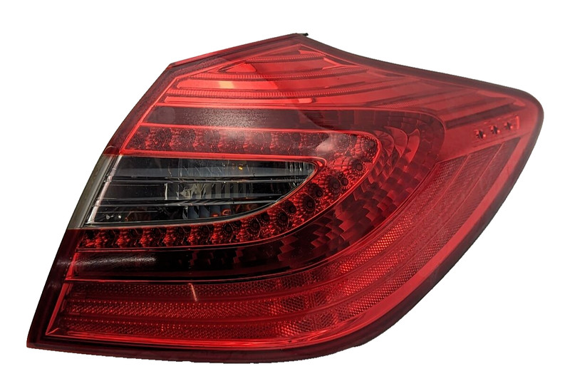2012-2014 2013 Hyundai Genesis Sedan Four Door RH Passenger Outer Tail Light