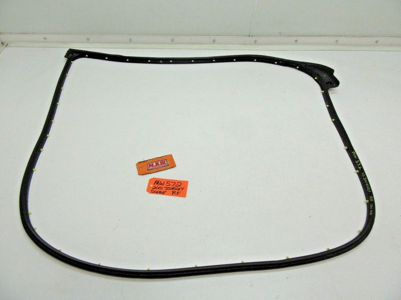 DOOR PANEL RUBBER SEAL CLIPS TO DOOR PASSENGER SIDE FRONT fo DODGE JOURNEY 09-16