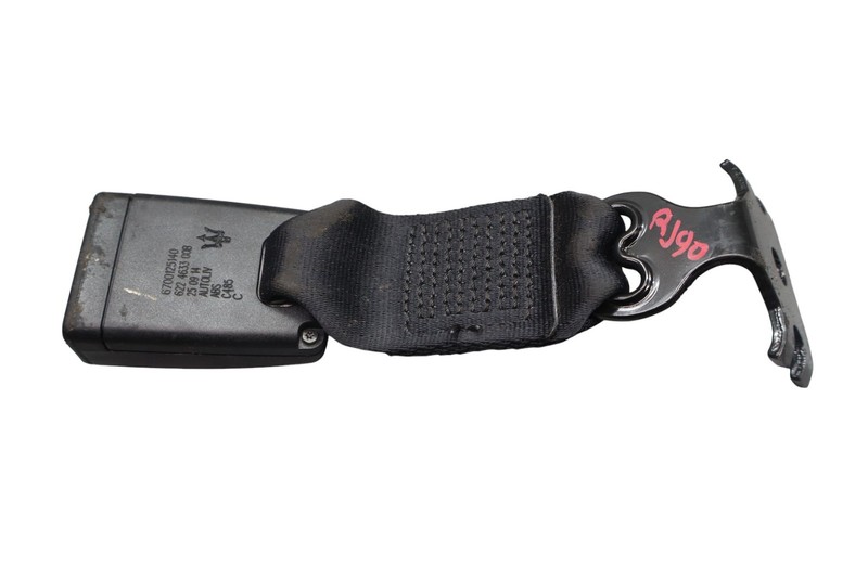 14-22 Maserati Ghibli M157 Rear Center Side Seat Belt Buckle Black Oem