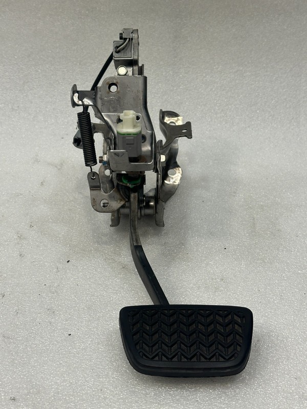 2016-2017 Lexus Es350 Brake Pedal With Bracket Assembly 47110-33430