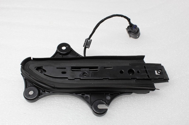 2016-21 Tesla Model X RIGHT Rear Exterior Door Handle Button Base OEM 1045158-00