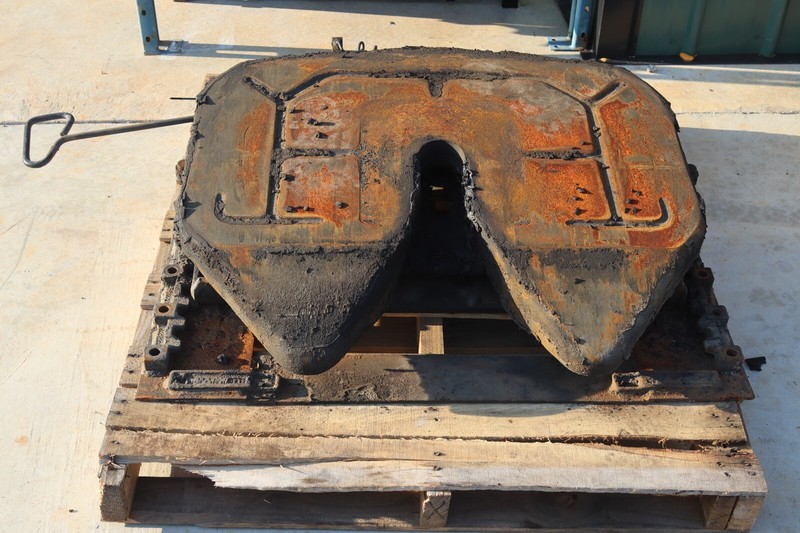 2013 VOLVO VNL 5TH FIFTH WHEEL TRAILER HITCH PLATE FONTAINE OEM