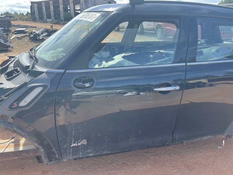 2011-2016 MINI COOPER CONTRYMAN FRONT LH LEFT DRIVER DOOR HAS DENT AND SCRATCHES