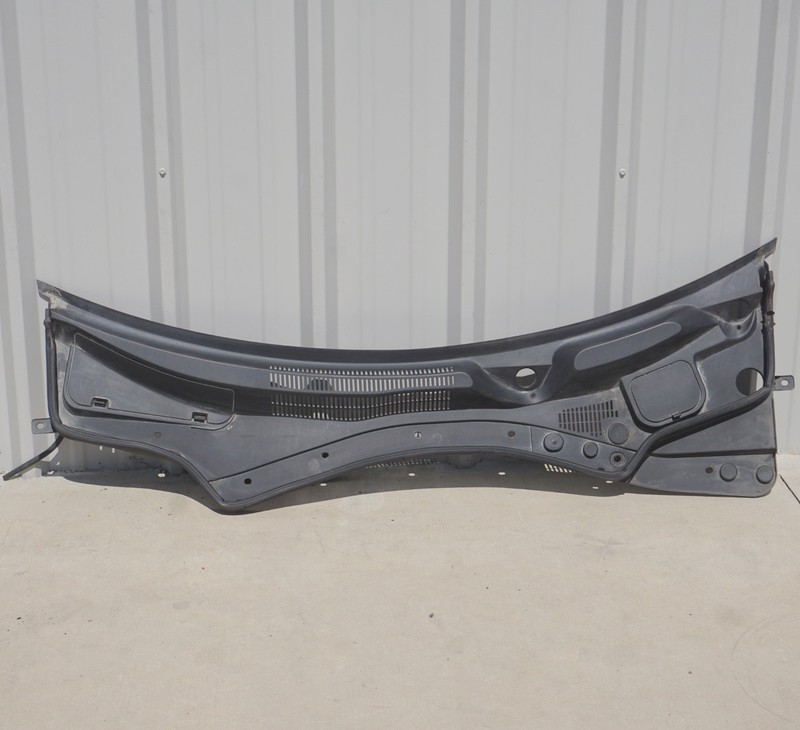 14-17 Maserati Ghibli Windshield Wiper Cowl Trim Cover Panel Black 670010468 OEM