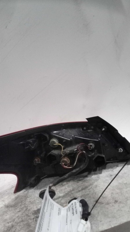 2016 Nissan Altima Right Tail Light Assembly Brown OEM Used 581998 Scratches