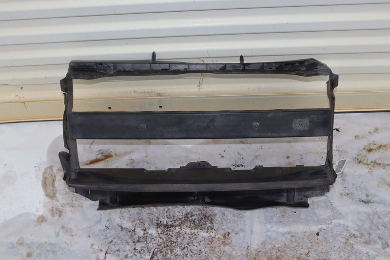 2010-2013 RANGE ROVER SPORT 5.0L RADIATOR CORE AIR INTAKE DUCT PANEL GUIDE OEM