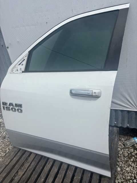 09-23 DODGE RAM 1500 LEFT FRONT DRIVER DOOR BS-422