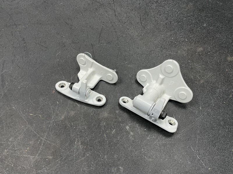 2PC Rear Left Door Upper & Lower Hinge 2018 Mercedes GLS 550 1667300137 17 19