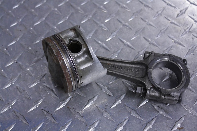 84 YAMAHA FJ 1100 PISTON WITH CONNECTING ROD #8 FJ1100