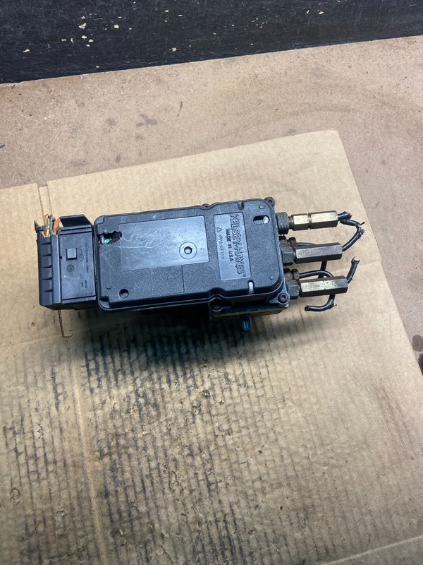 1999 to 2000 Ford F250 F350 SRW ABS Pump Control OEM 2c342c346be y4384 DG