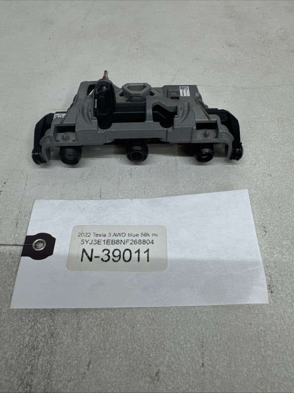2020-24 Tesla Model 3 Front Windshield Triple Camera 1143746-00-D 39011 B61