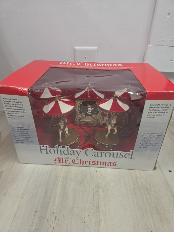 NOS Vintage 2002 Mr Christmas Musical Holiday Carousel Horses Plays 16 Melodies