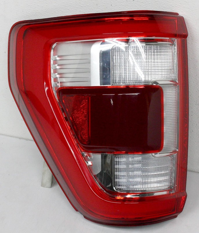 OEM Left Driver Side LED Tail Lamp For Ford F150 ML34-13B505-CV Lens Chip Crack