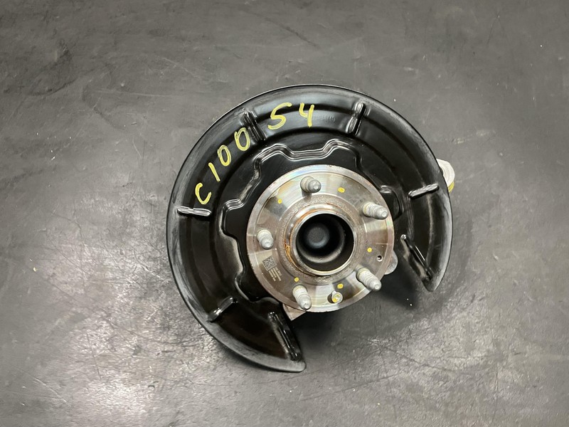 Rear Right Suspension Knuckle w/ Hub 2021 Cadillac XT4 84196219 2019 2020 - 2023